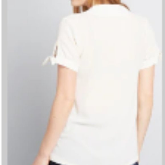 MODCLOTH | White V-Neck Short Sleeve Blouse with Tie Details - Picture 3 of 4